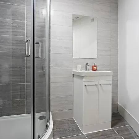 Centre - Sleeps 5 - Free Parking Apartman