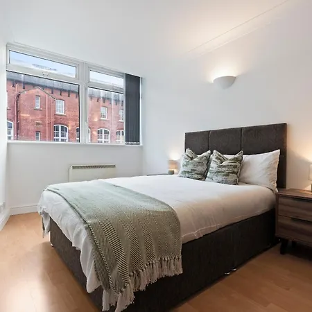 Apartman Centre - Sleeps 5 - Free Parking *