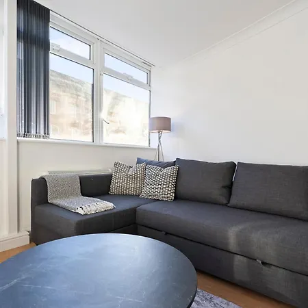 Apartman Centre - Sleeps 5 - Free Parking