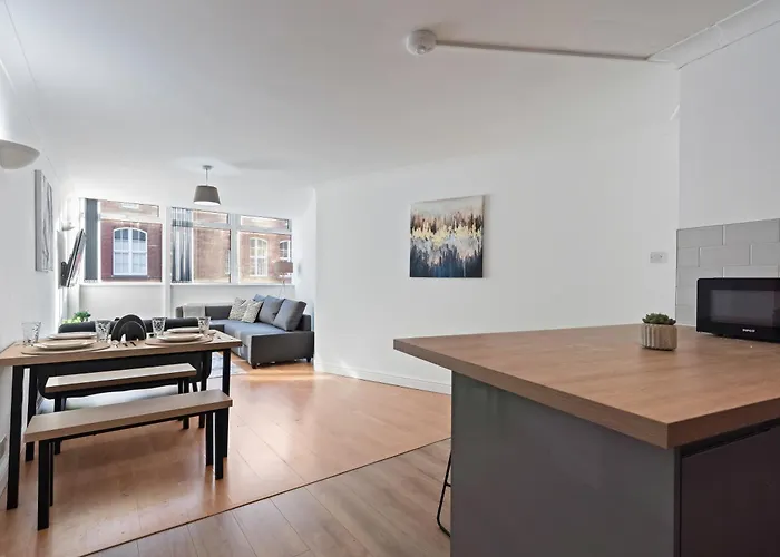 Centre - Parking Included - High Speed Wifi - 5 Guests