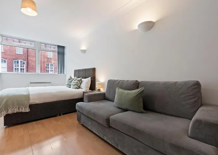 Centre - Parking Included - High Speed Wifi - 5 Guests Apartment *