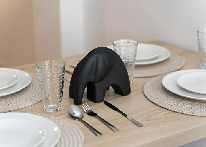 Apartment Centre - Parking Included - High Speed Wifi - 5 Guests *