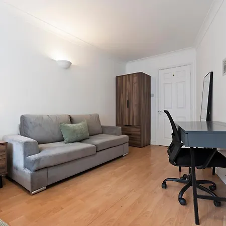 Apartament Centre - Parking Included - High Speed Wifi - 5 Guests