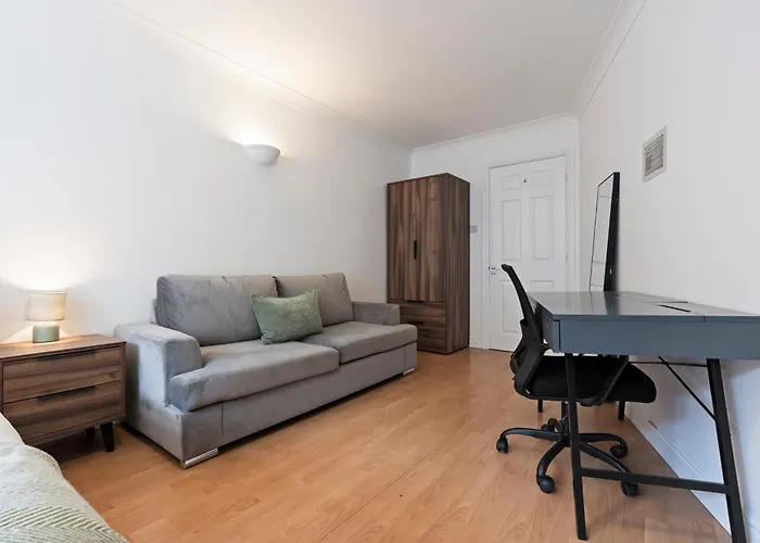 Apartament Centre - Parking Included - High Speed Wifi - 5 Guests